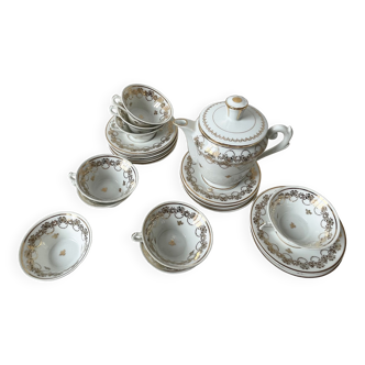 Service à thé en porcelaine de Limoges 19 pièces