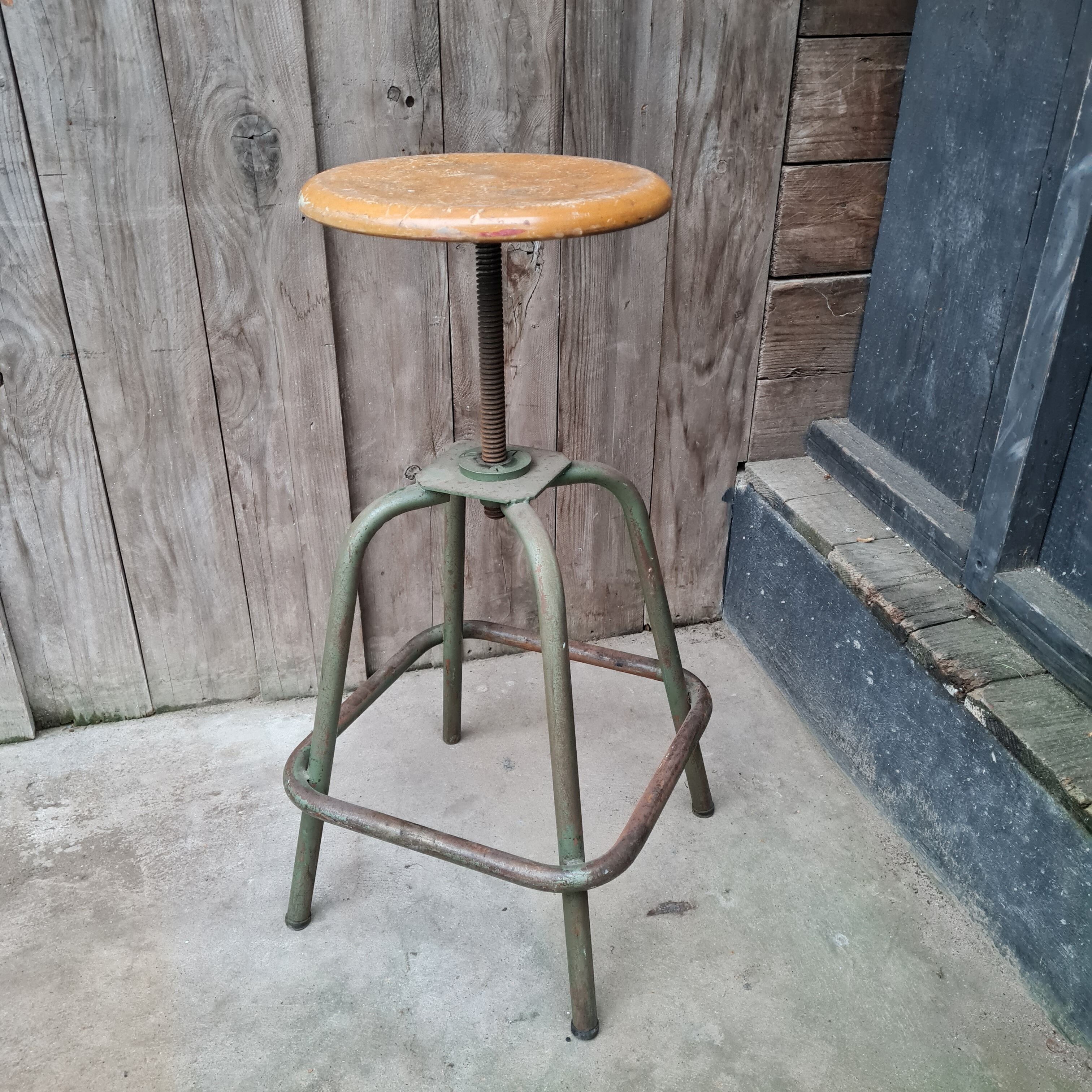 Workshop stool