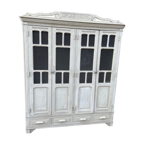 Armoire parisienne rétro