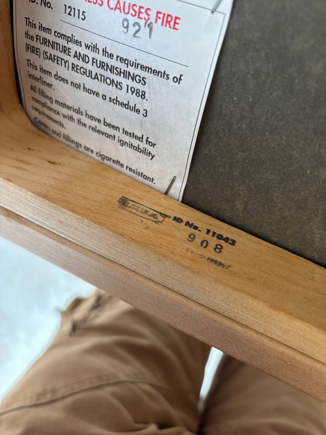 Série de deux chaises empilanle en hêtre courbé style scandinave IKEA