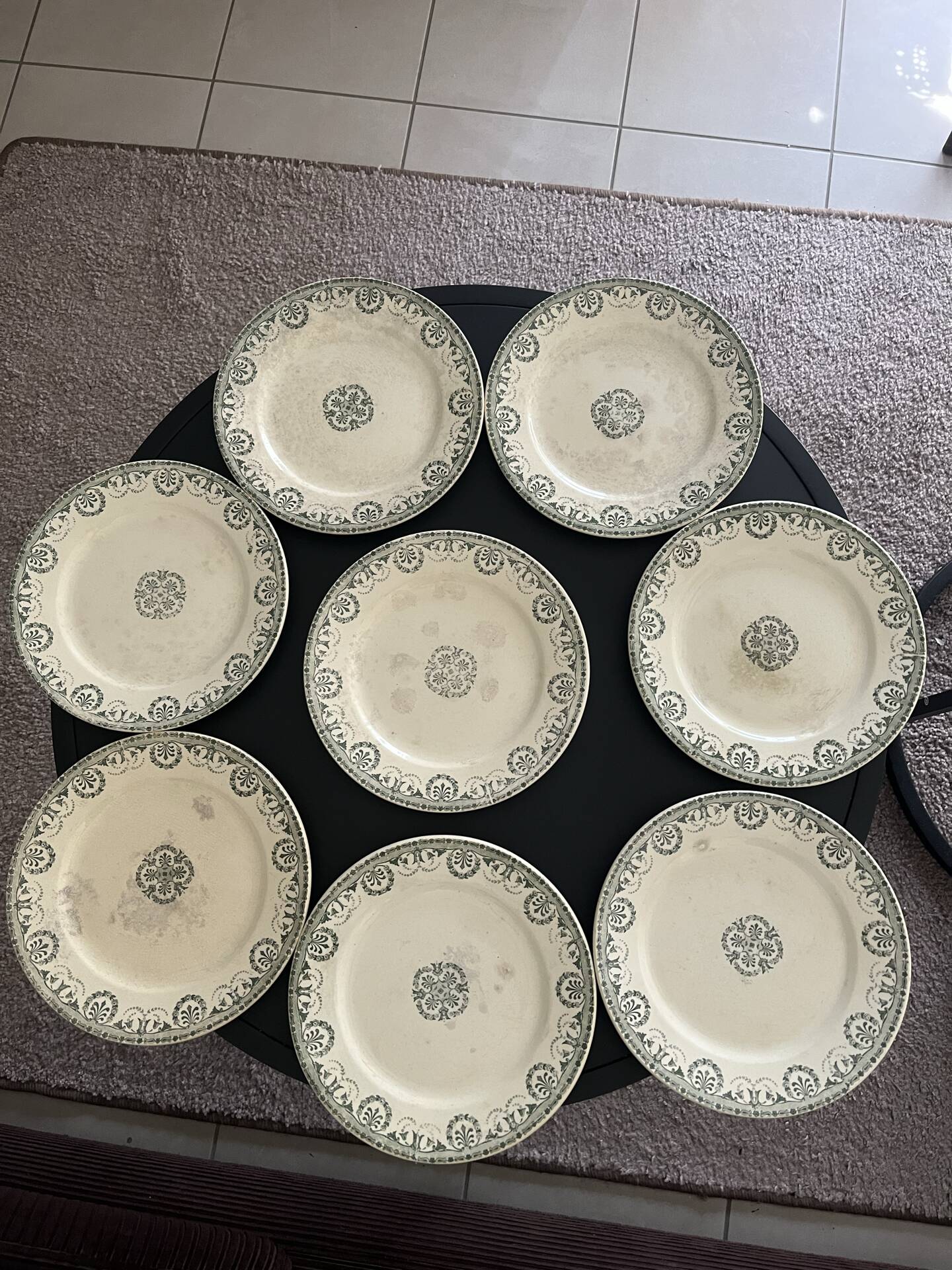 Set of 8 flat plates made of ironstone.