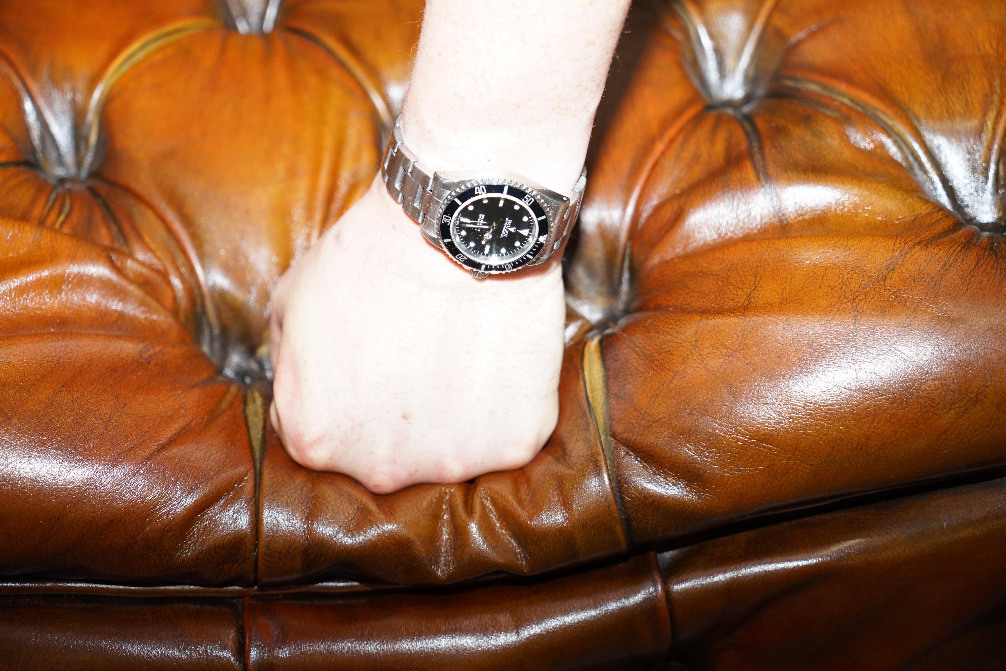Victorian Chesterfield canapé from 1890 in restored leather, stamped Cornelius V. Smith.