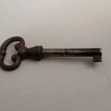 Très grand Buffet d'appui époque Louis XV en bois laqué vers 1750