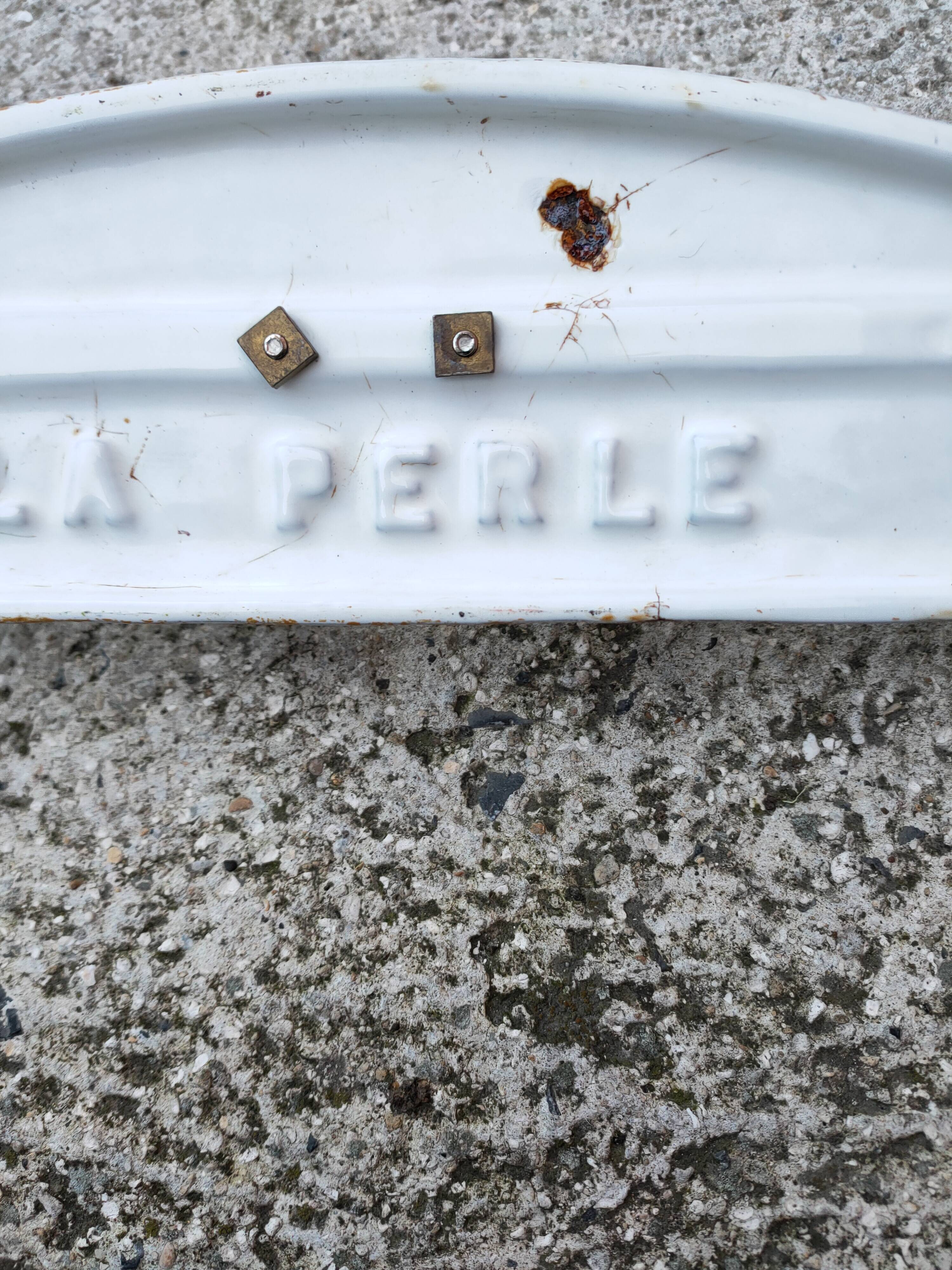 Portemanteau ancien en fonte émaillée