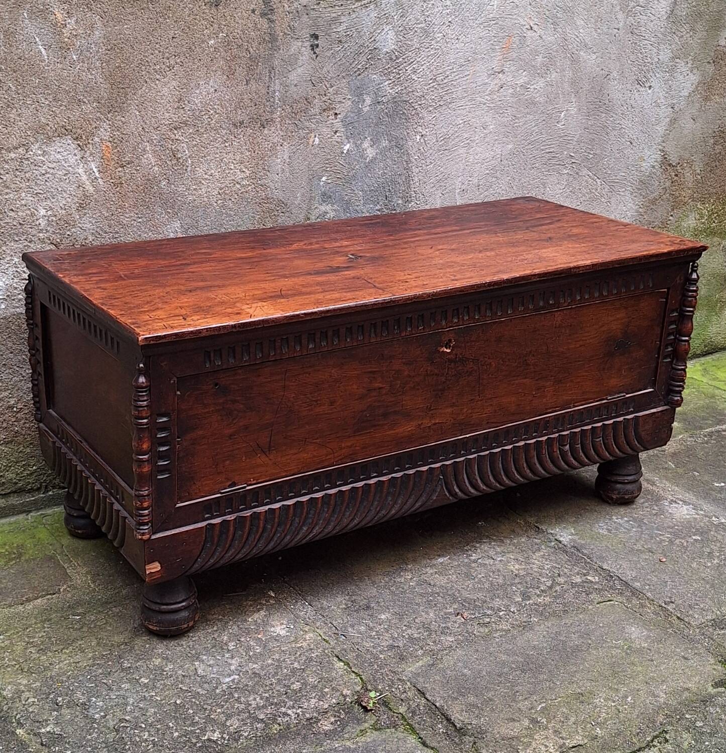 Coffre de mariage cassone en bois