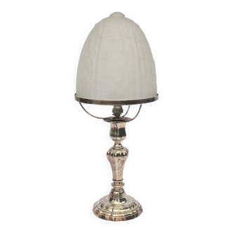 Art Deco lamp in molded glass and silver metal