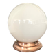 Lampe boule en opaline à poser