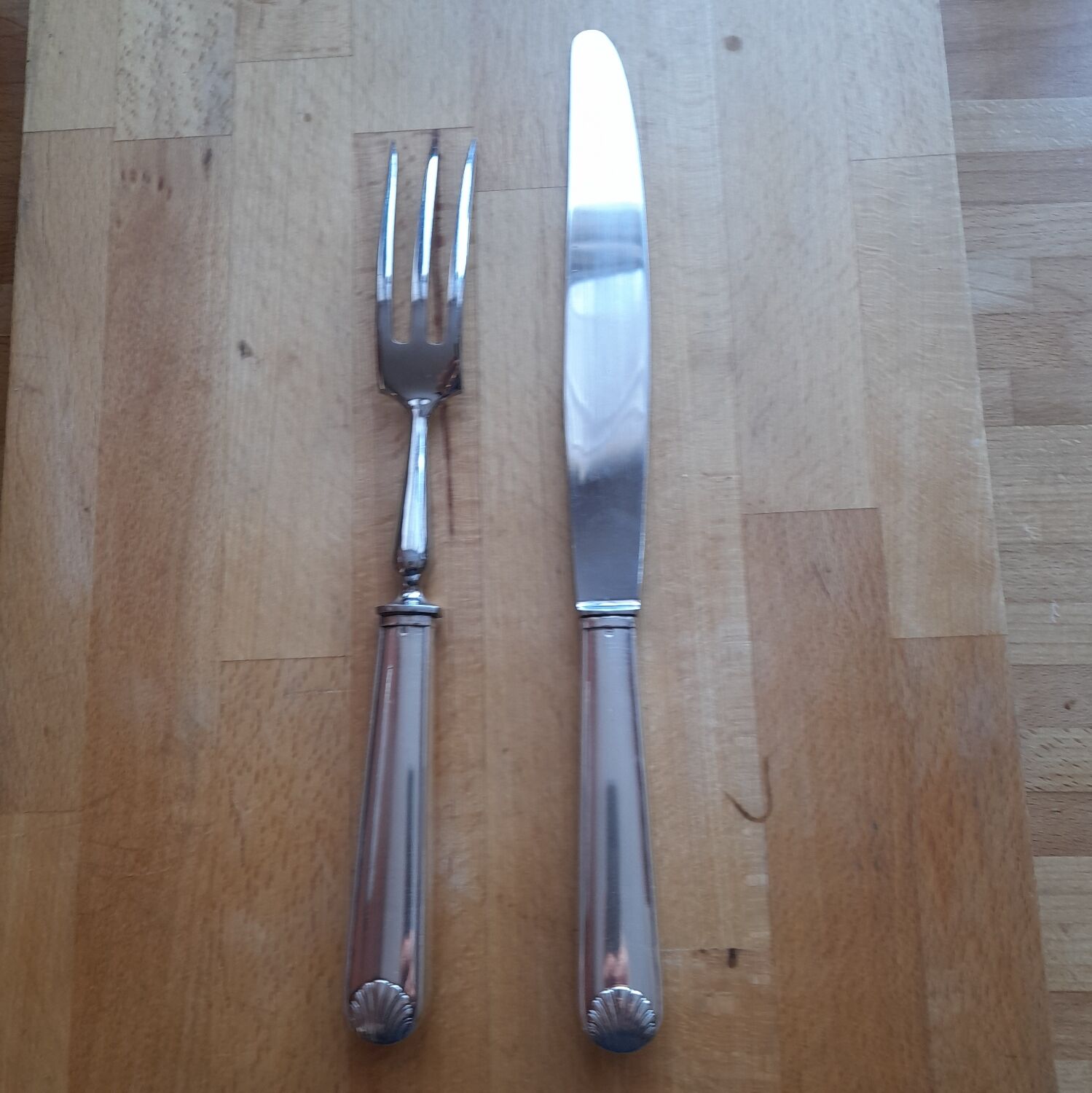 Silver-plated stainless steel carving service cutlery