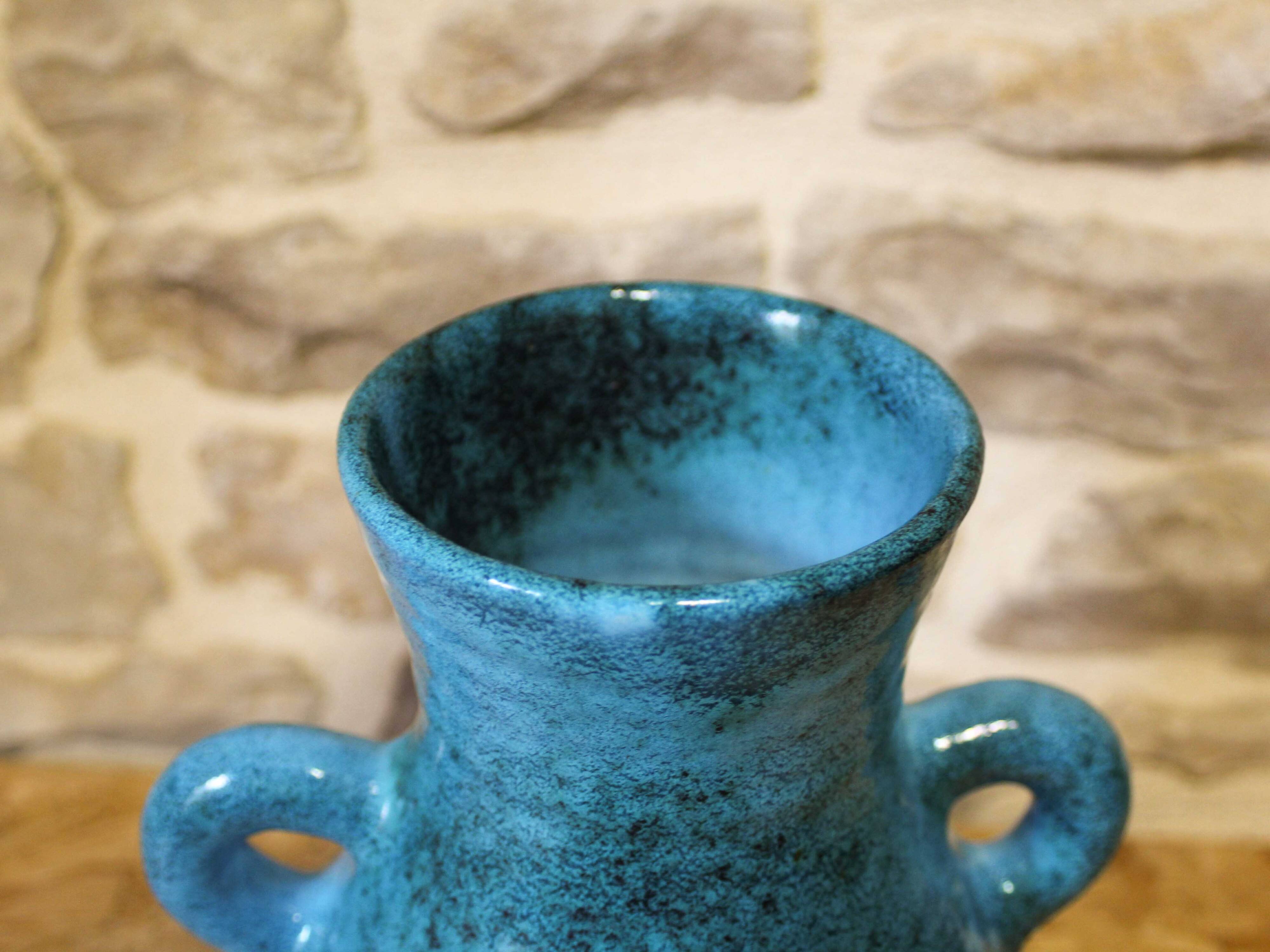 Accolay ceramic ear vase