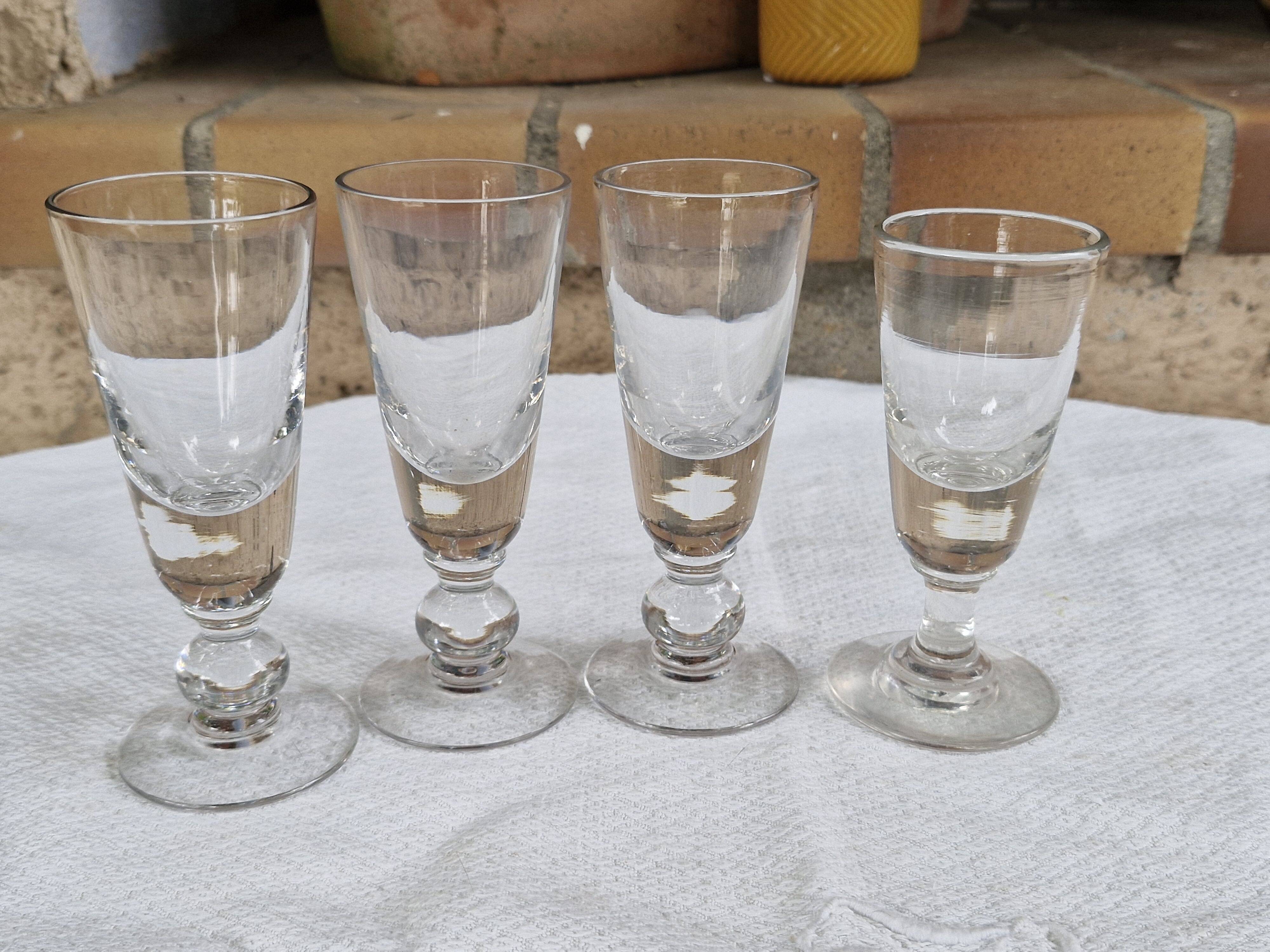 4 antique bistro glasses on stems - Thick, bubbled glass - Period 1900 - 12
