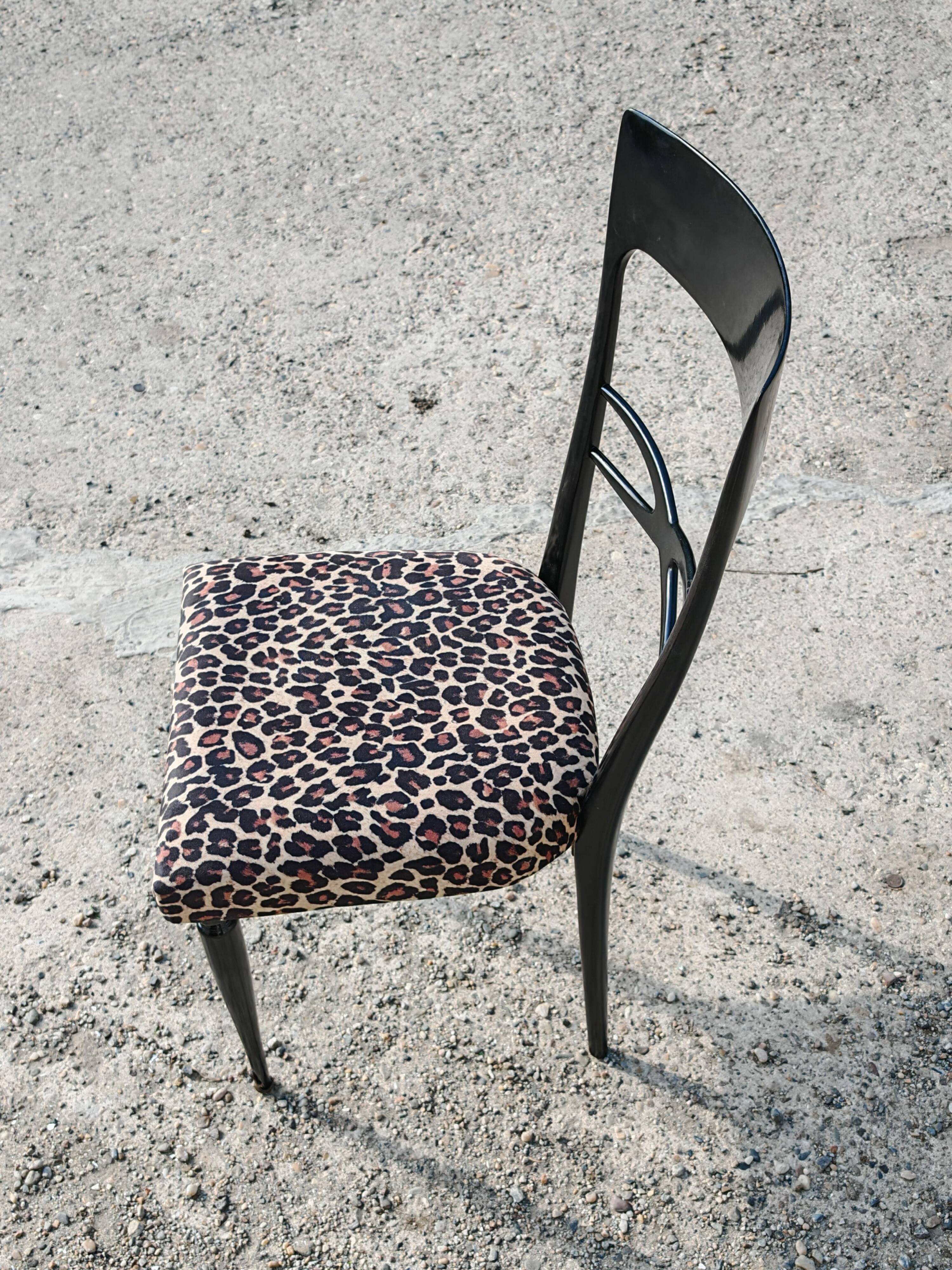 Set de 6 chaises salle à manger Mid Century laque noire peluche imprimé léopard