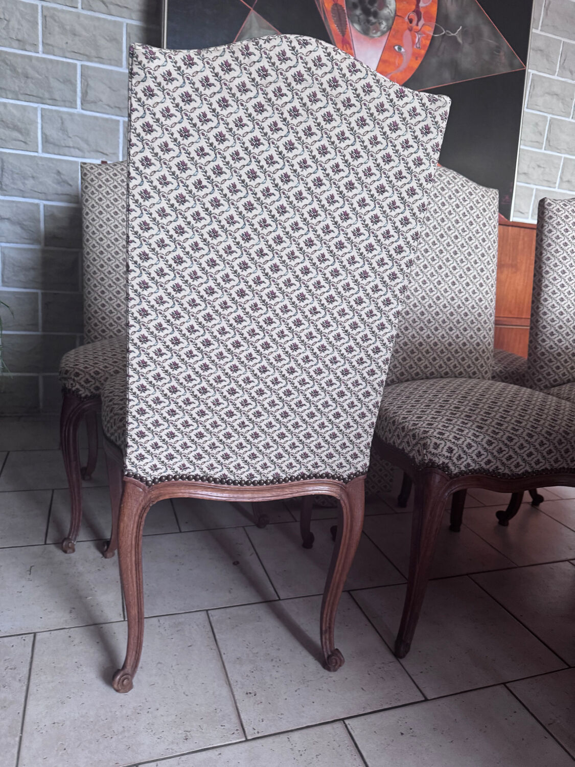 6 chaises Louis XV – tapisserie traditionnelle à ressorts – bois massi