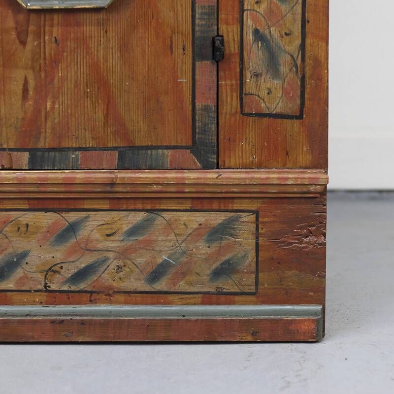 Armoire de mariée peinte d'art populaire