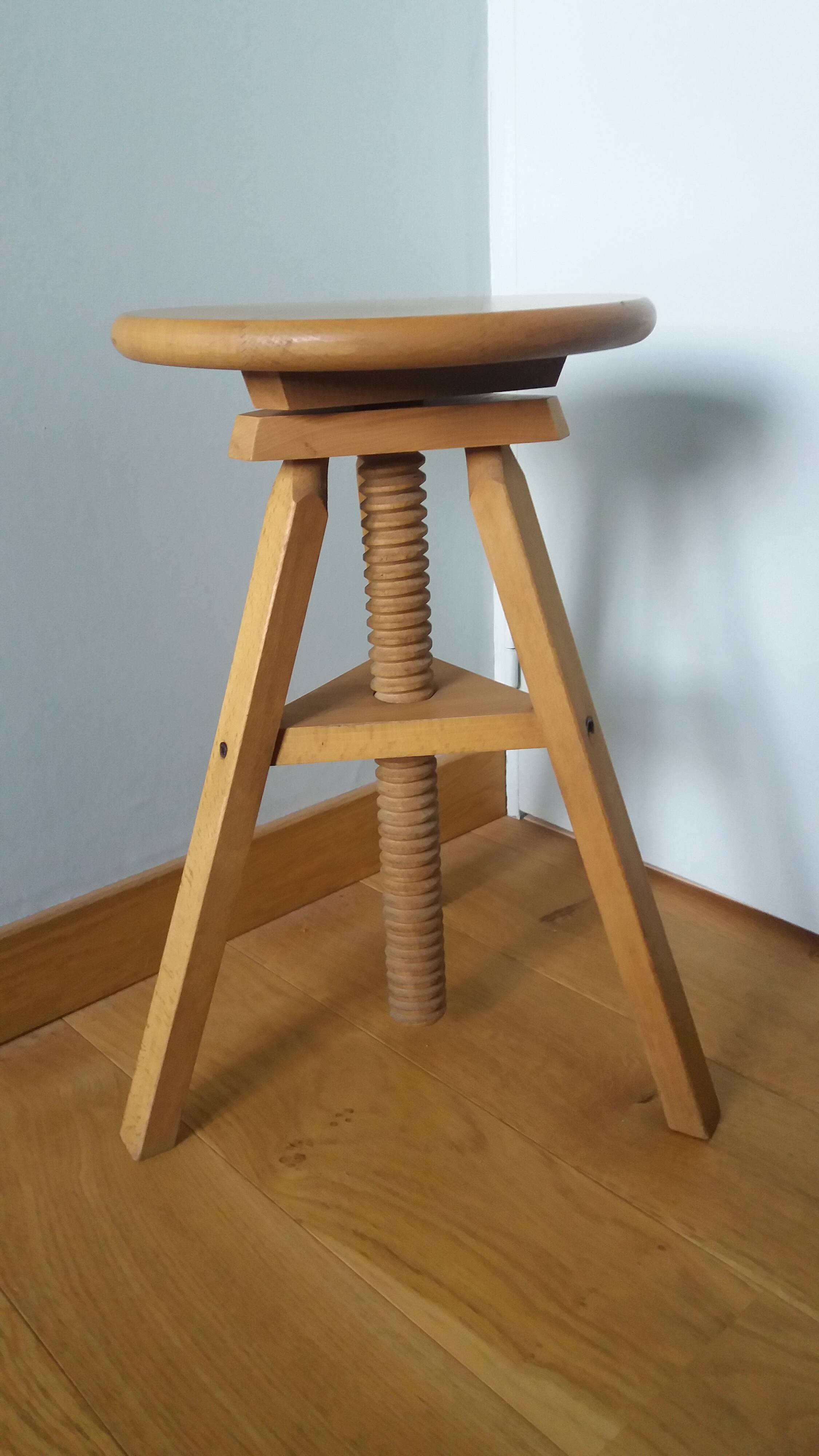 Tripod stool with a screw.