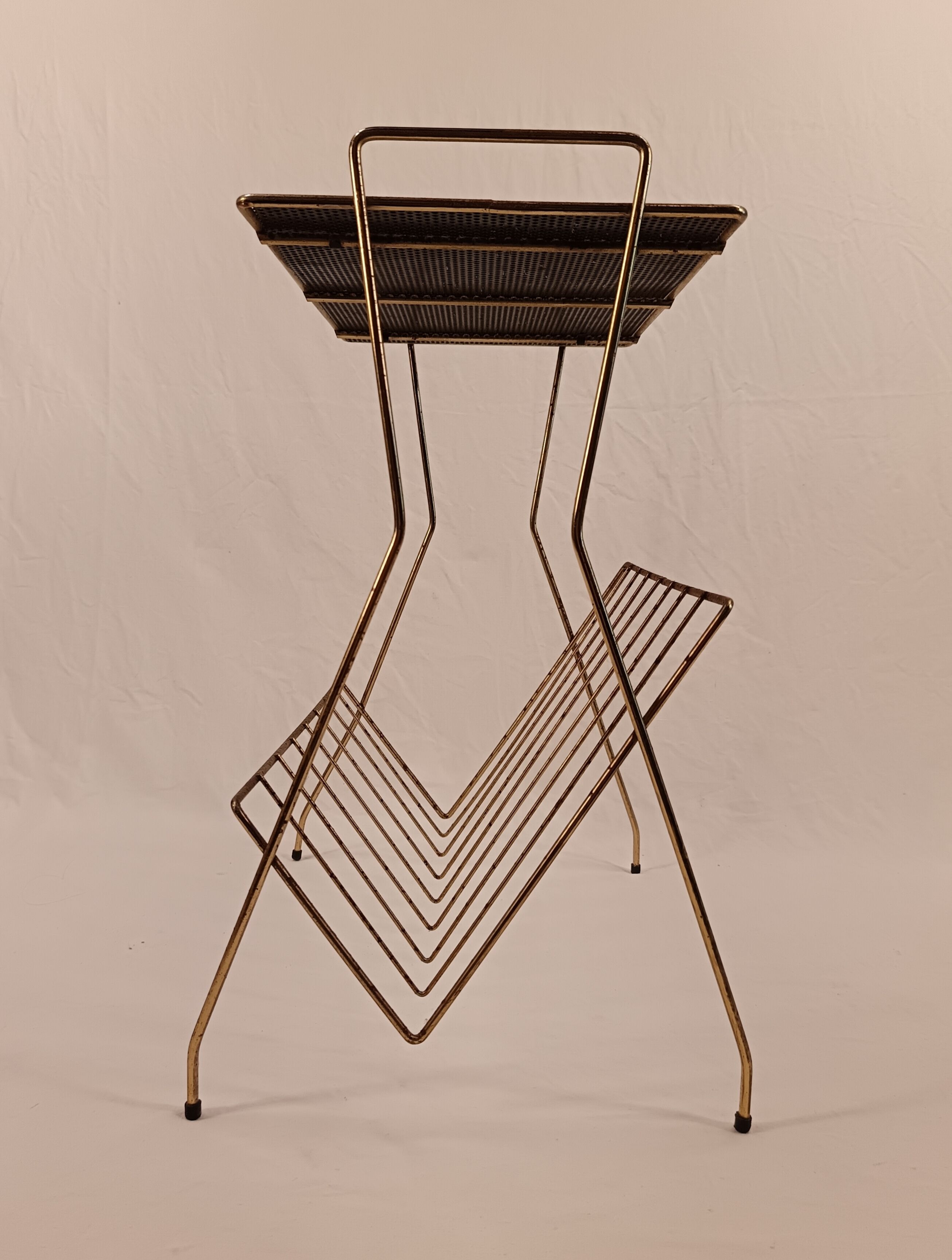 Vinyl magazine rack