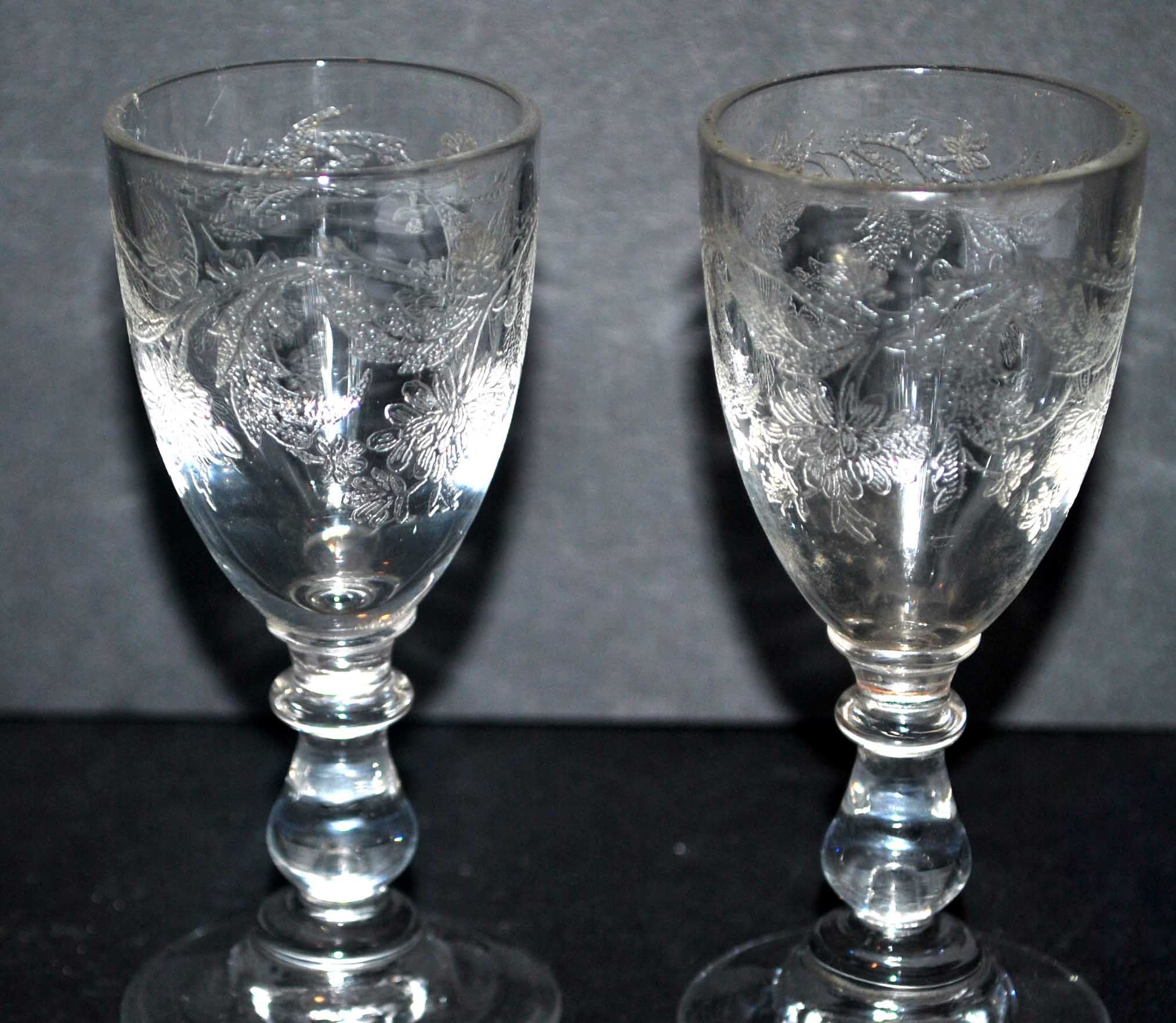Set of 2 crystal liquor glasses engraved with acid floral decoration "rock crystal"
