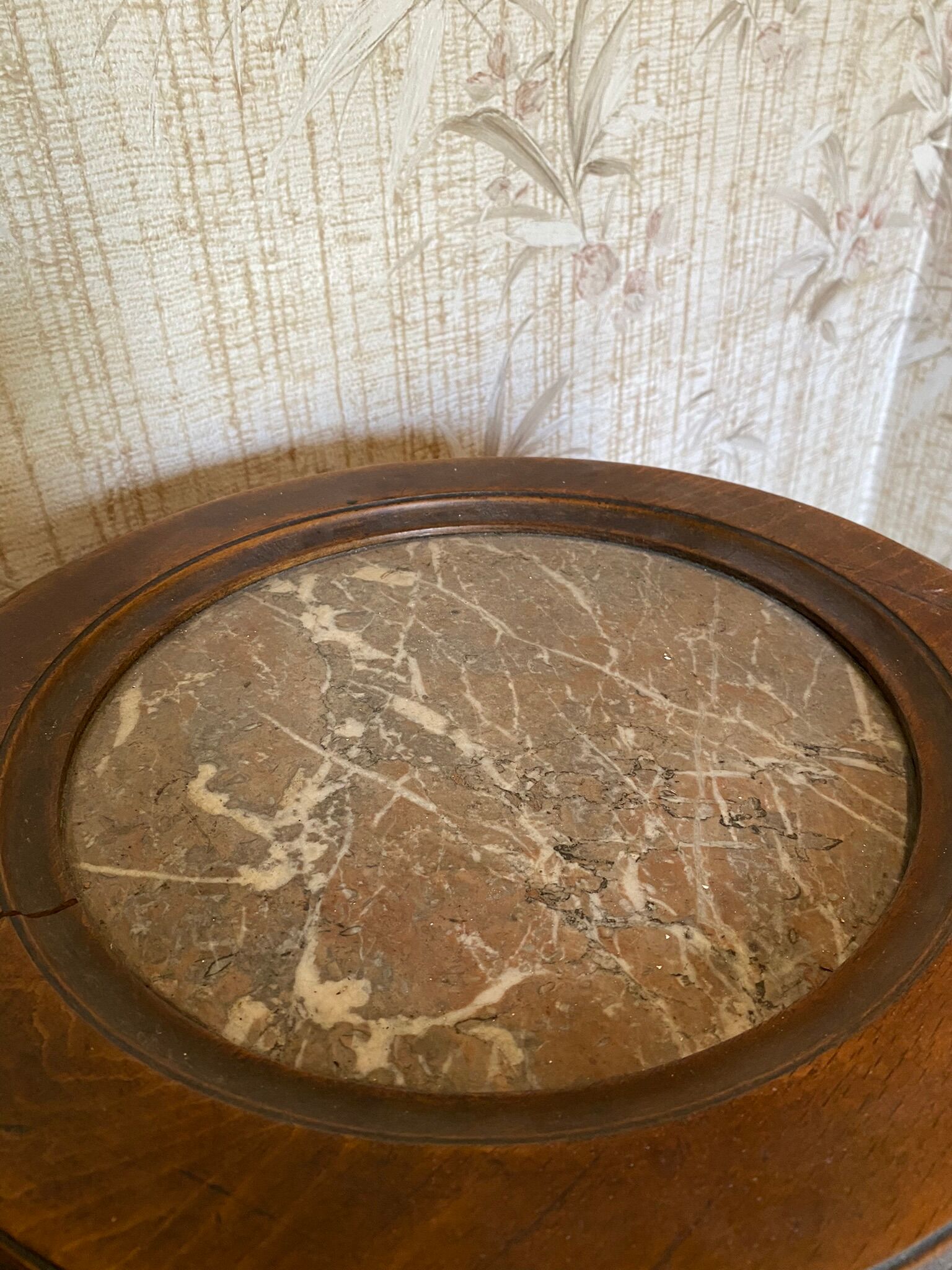 Fifth wheel / Carved wooden plant door with double top - brown marble around 1900