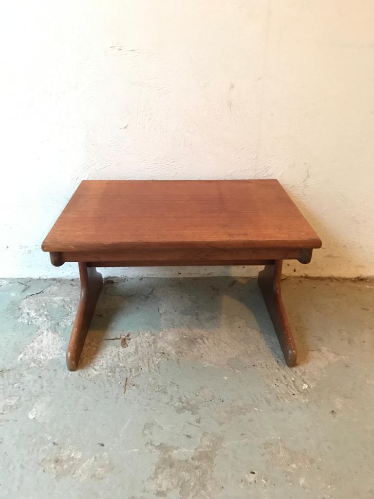 Sofa tip coffee table