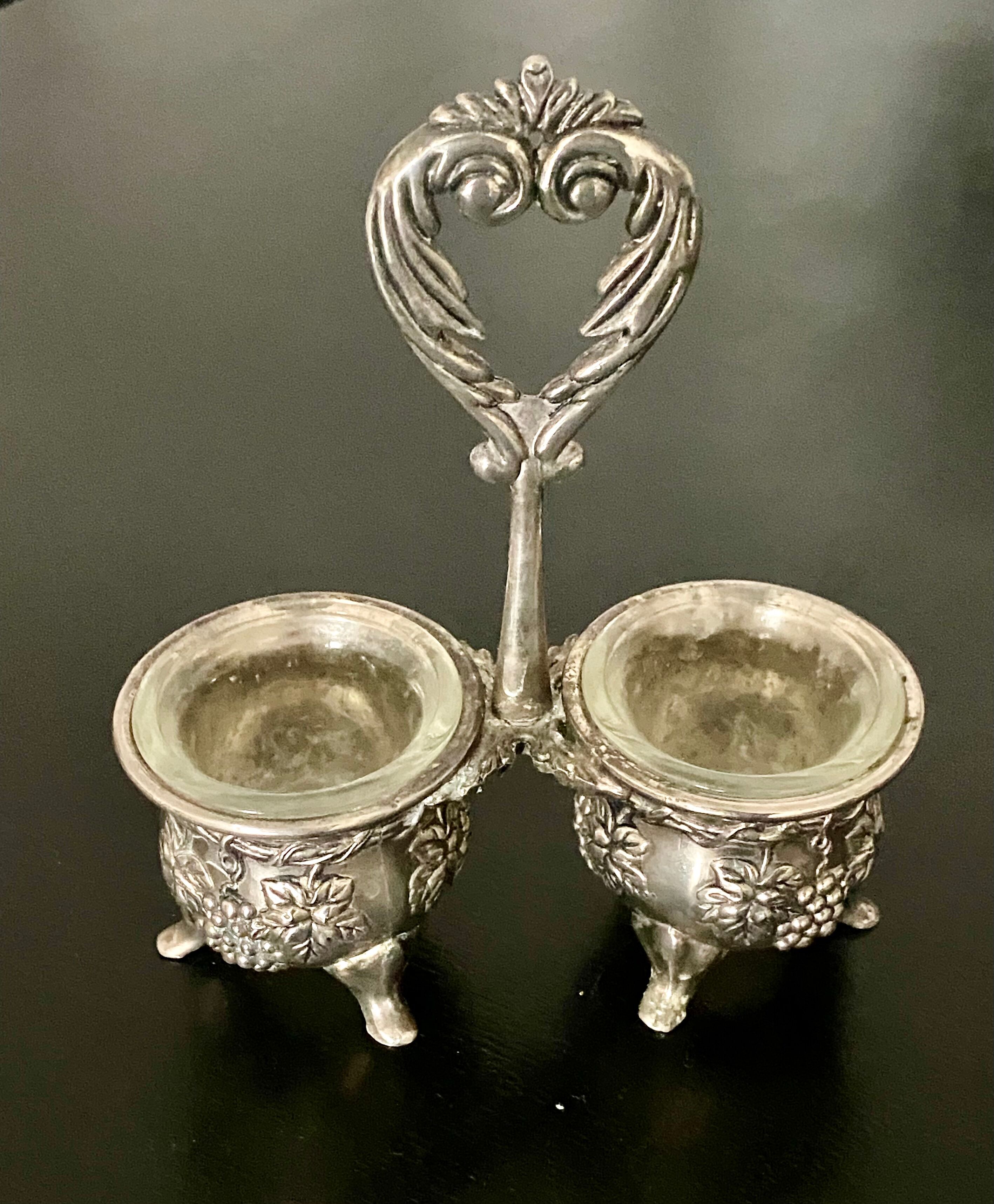 Duo salt shaker and pepper in silver metal color