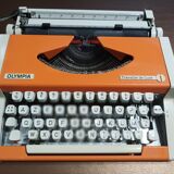 Machine à écrire Olympia traveller de luxe orange révisé et ruban neuf