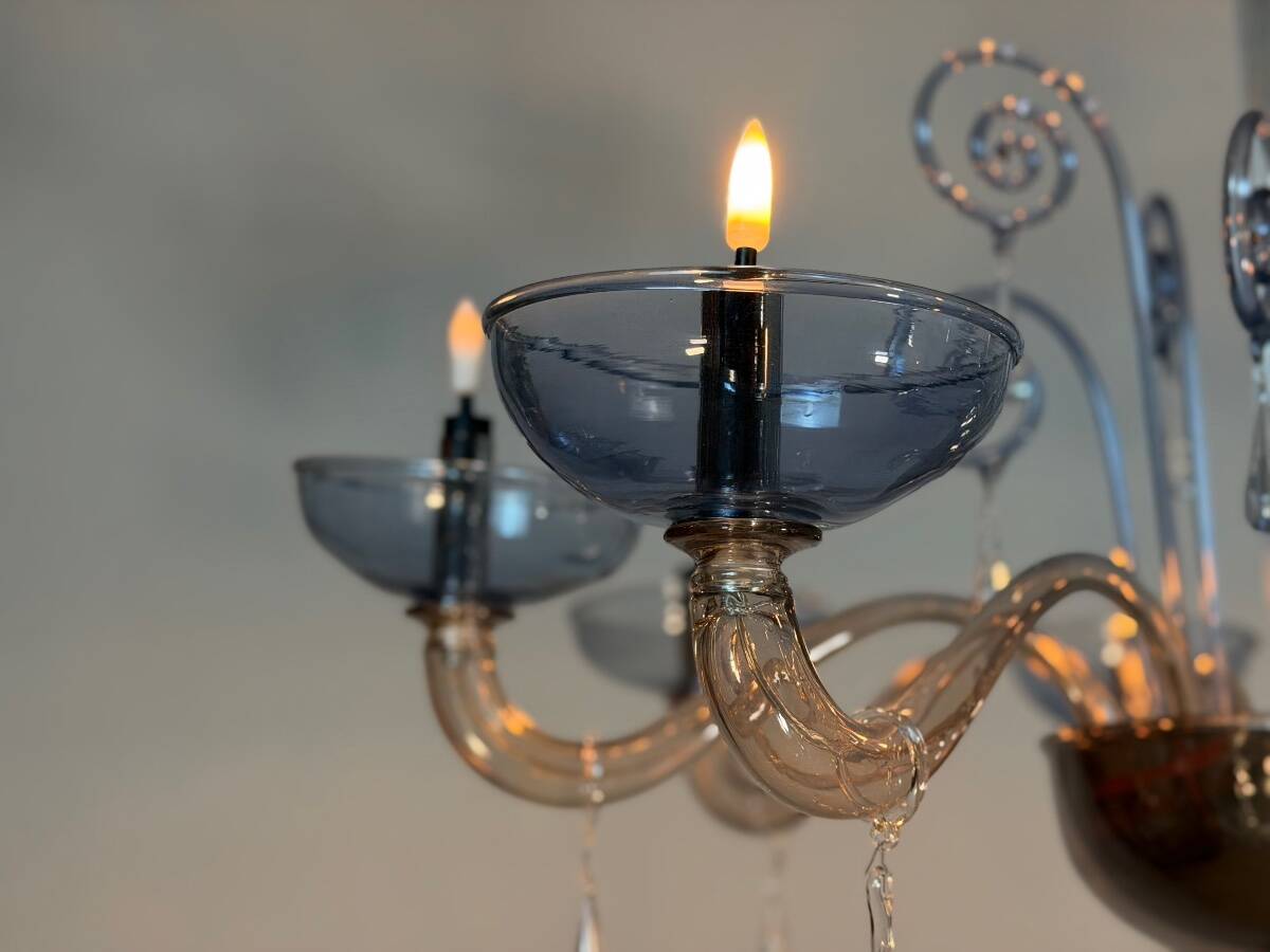 Venetian chandelier in two-tone grey/blue Murano glass with gilding, circa 1990.