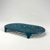 Dessous de plat ajouré en fonte bleu émaillé