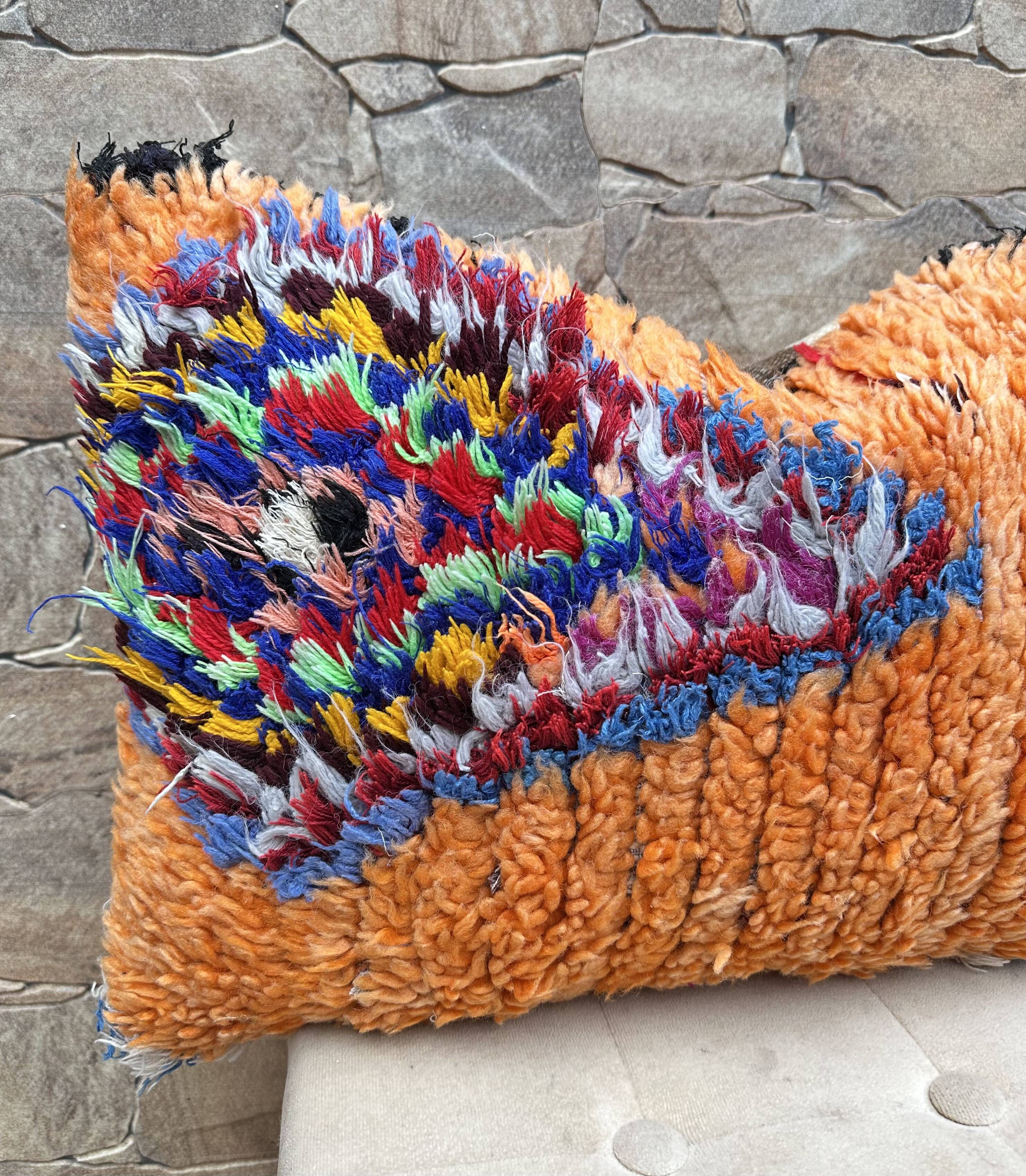 Vintage Berber Kilim cushion cover: Moroccan wool cushion.