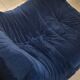 Chauffeuse Togo Ligne Roset bleu roi