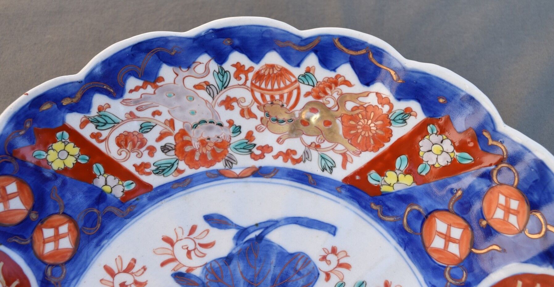 Porcelain dish of Japan Imari diameter 36 cm