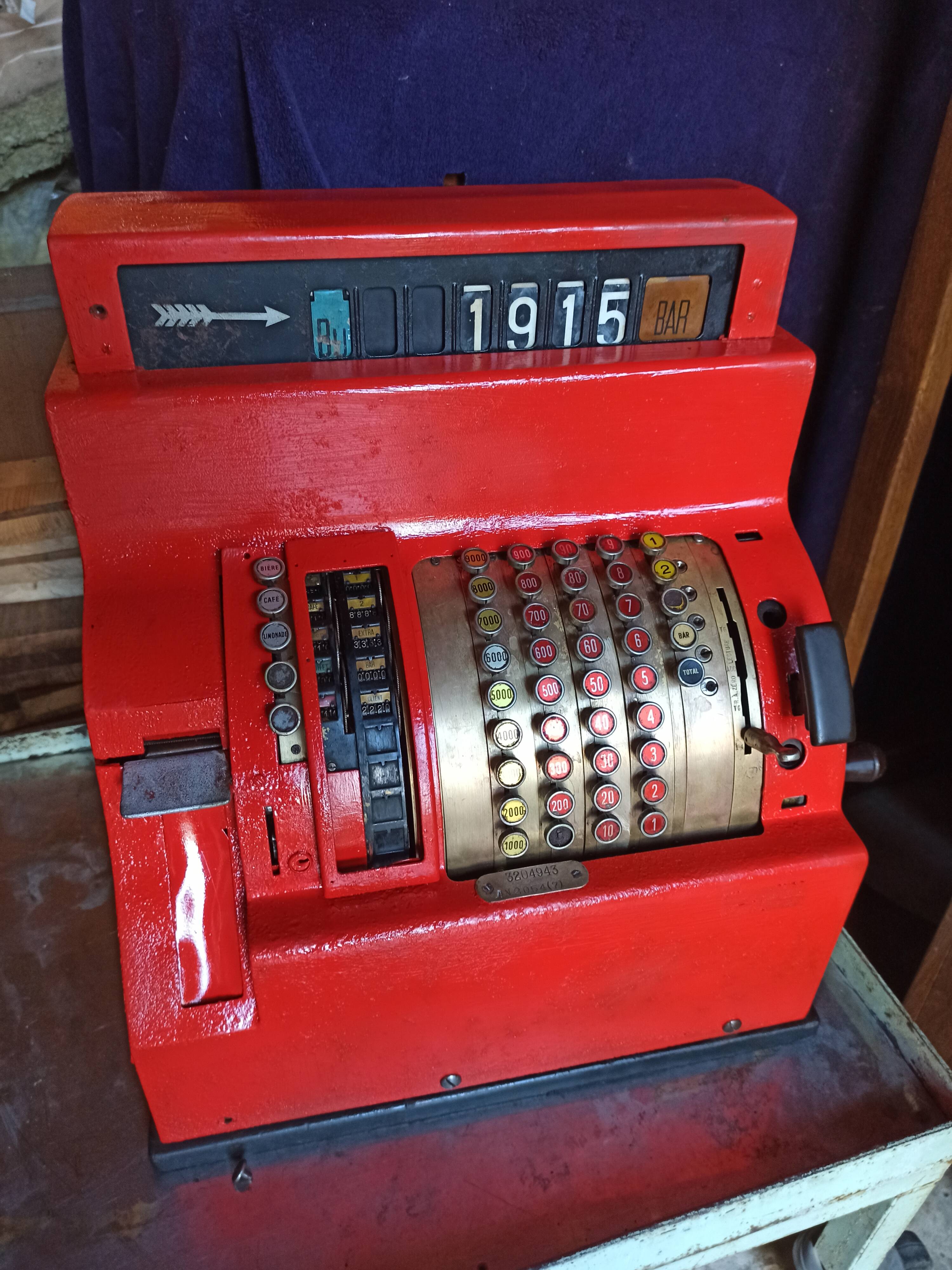 Caisse enregistreuse vintage marque national, restaurée sur le plan esthétique