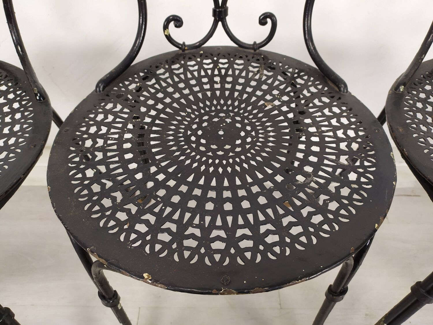 4 wrought iron garden chairs