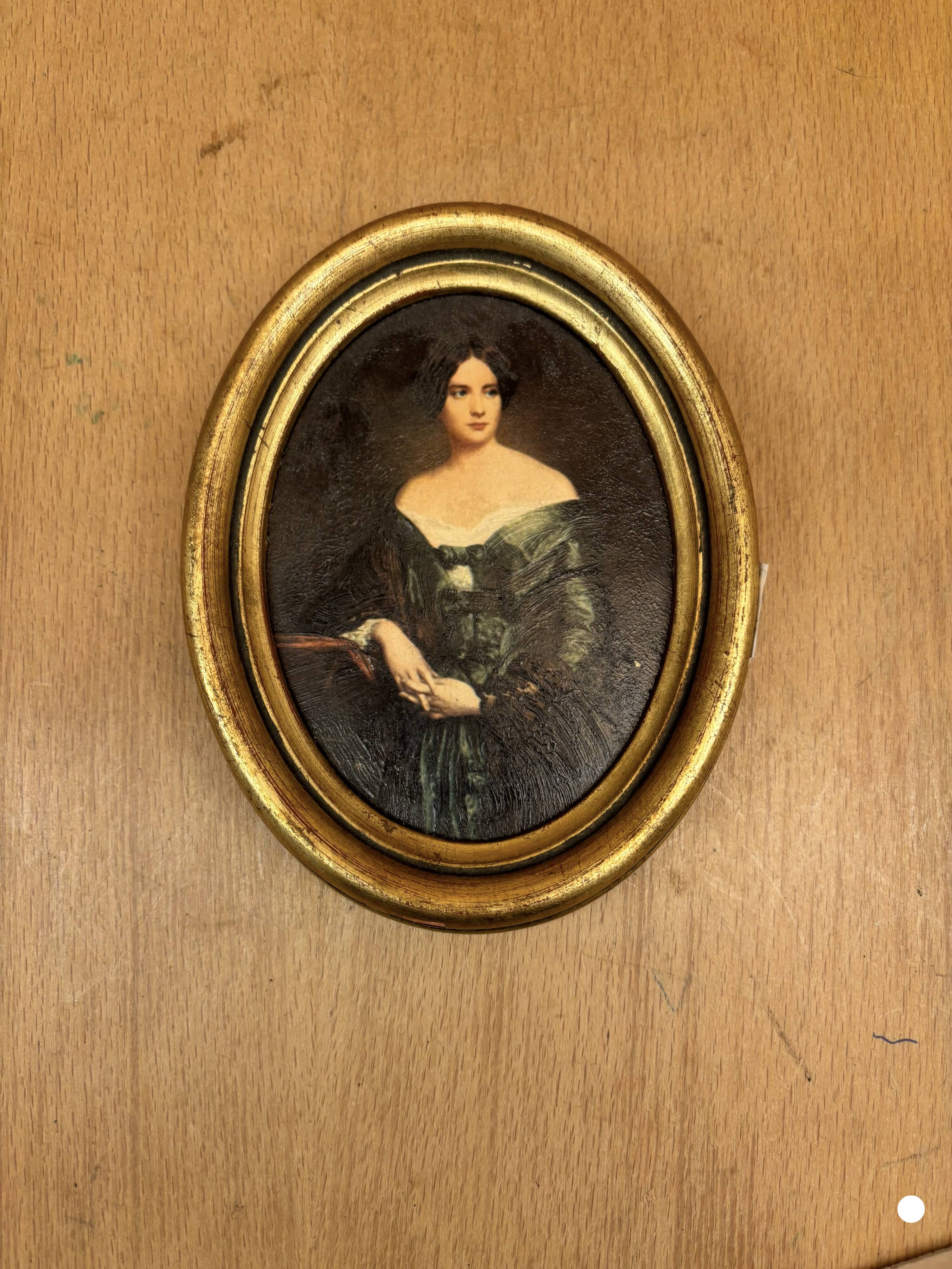 Small woman portrait frame