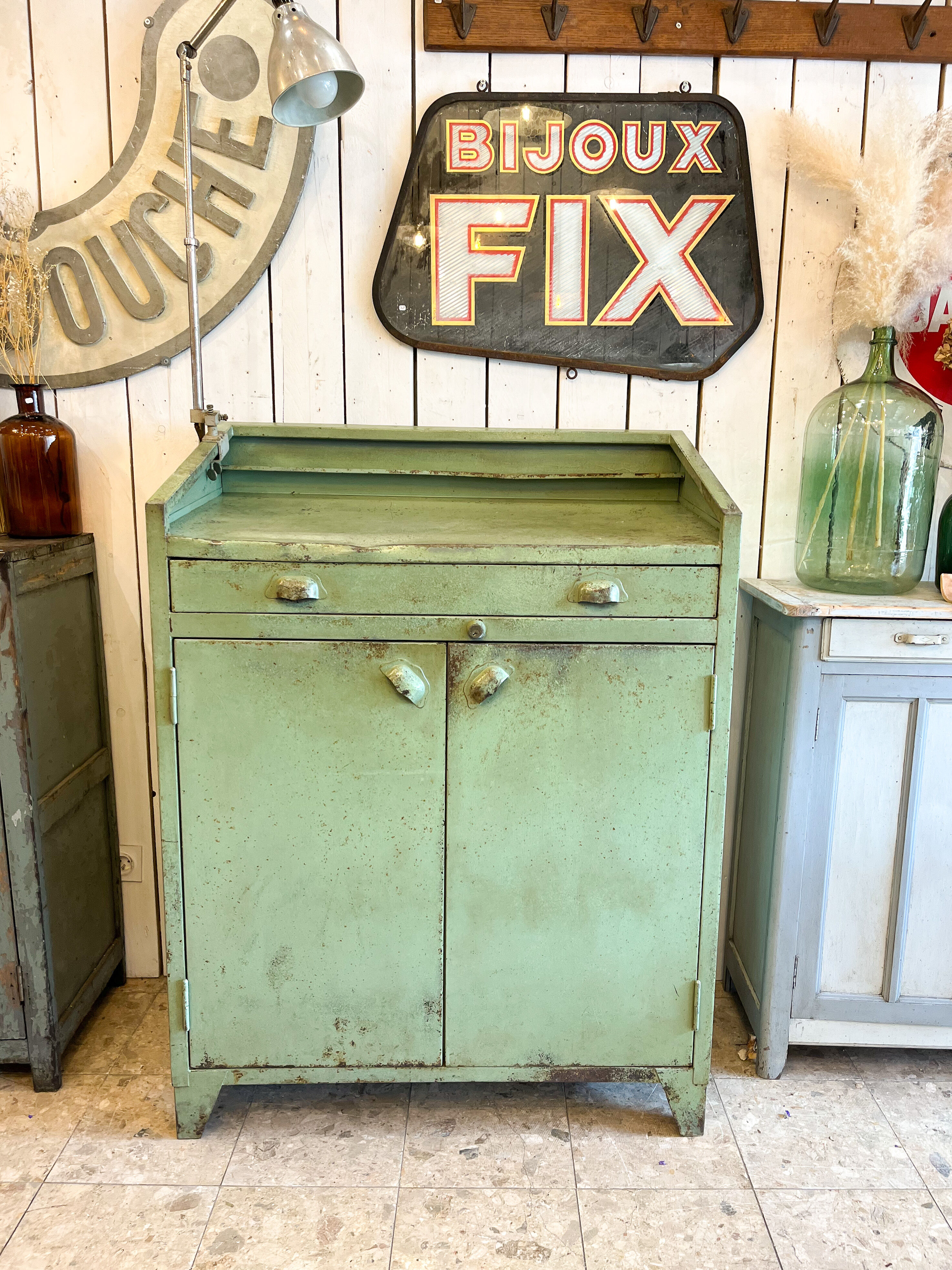 Former green patina workshop service