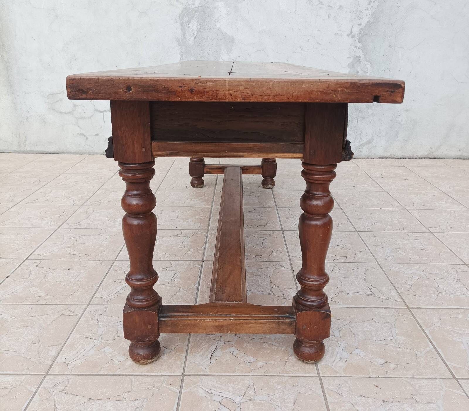 Farm table in walnut