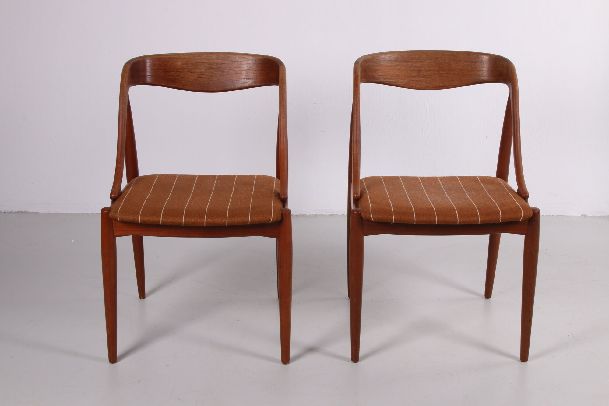 Set of 2 dining room chairs by Johannes Andersen for Uldum Mobelfabric, 1950s