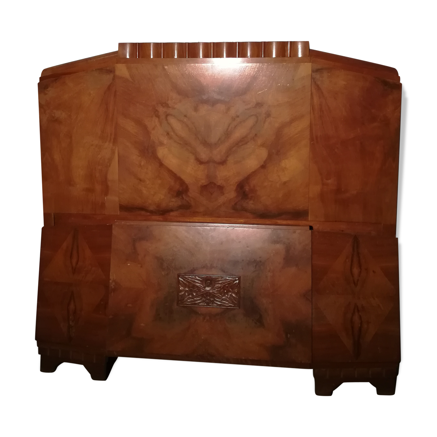 Art deco bed