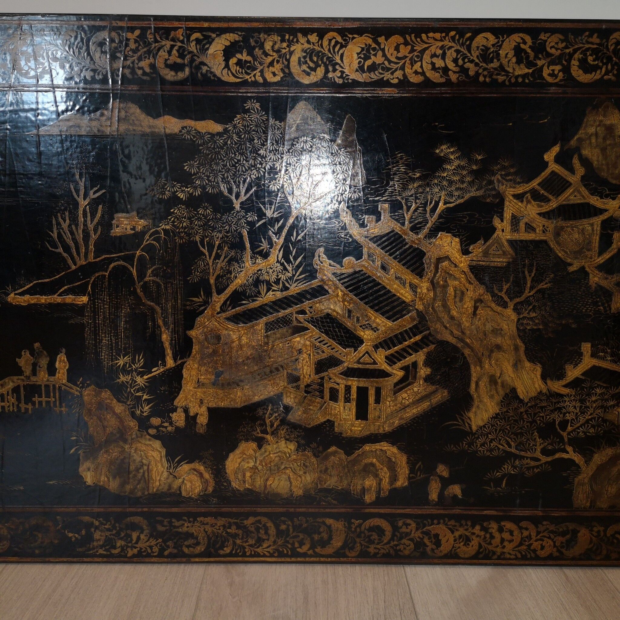 Japanese coffee table black and gold lacquer 1900