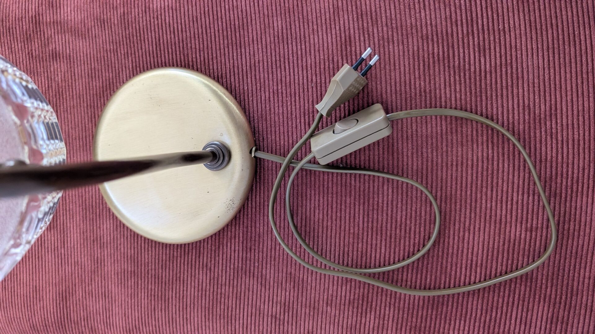 Lampe vintage en laiton et cristal taillé