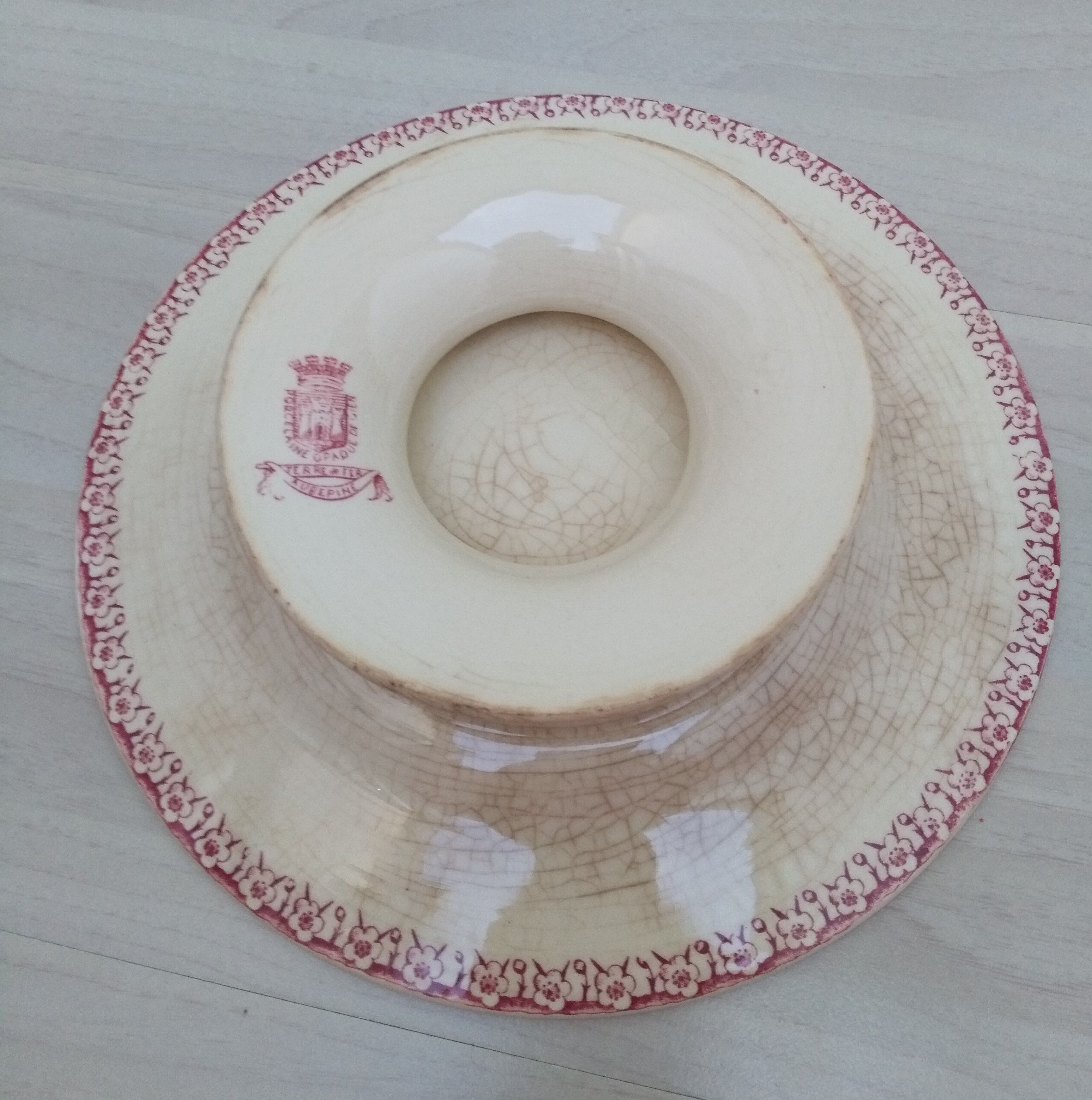 Cake dish on foot in iron earth of Gien model Pink hawthorn