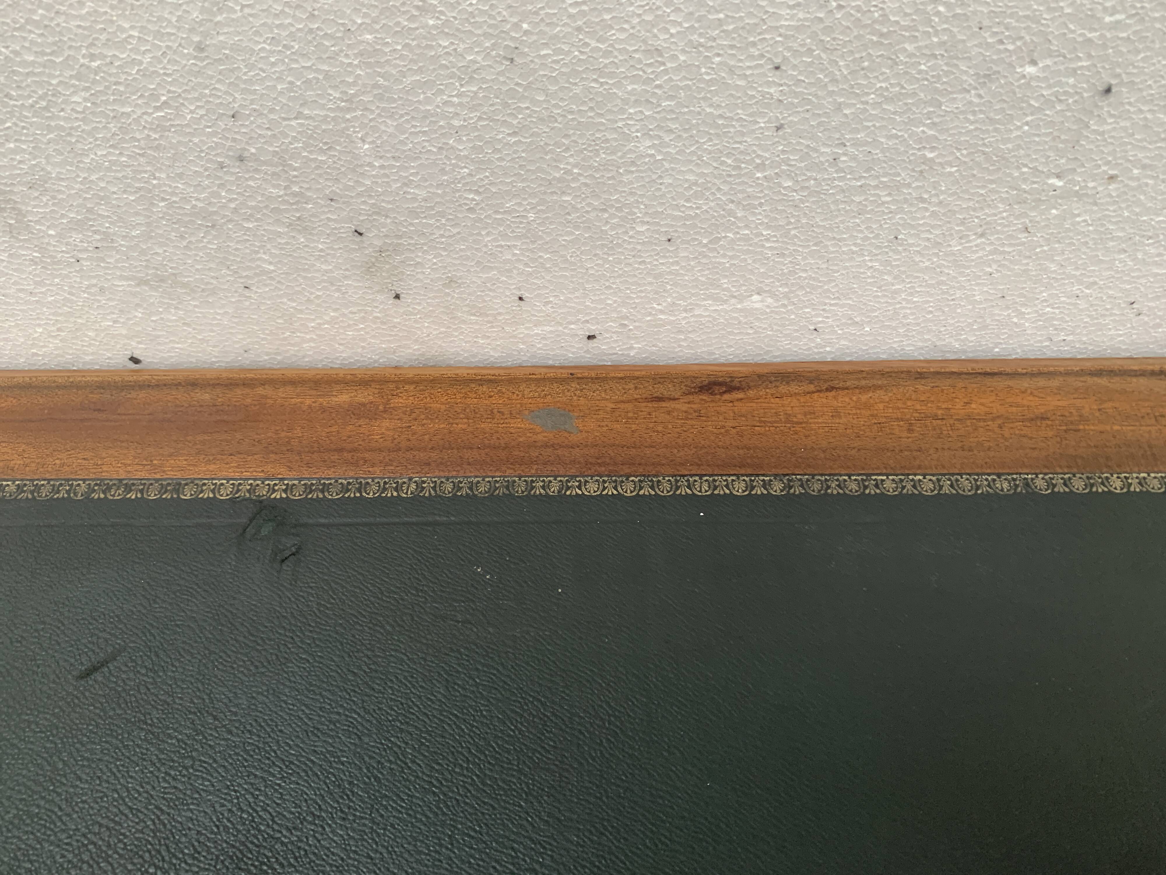 Bureau a caissons de style Empire en acajou et placage XX siècle