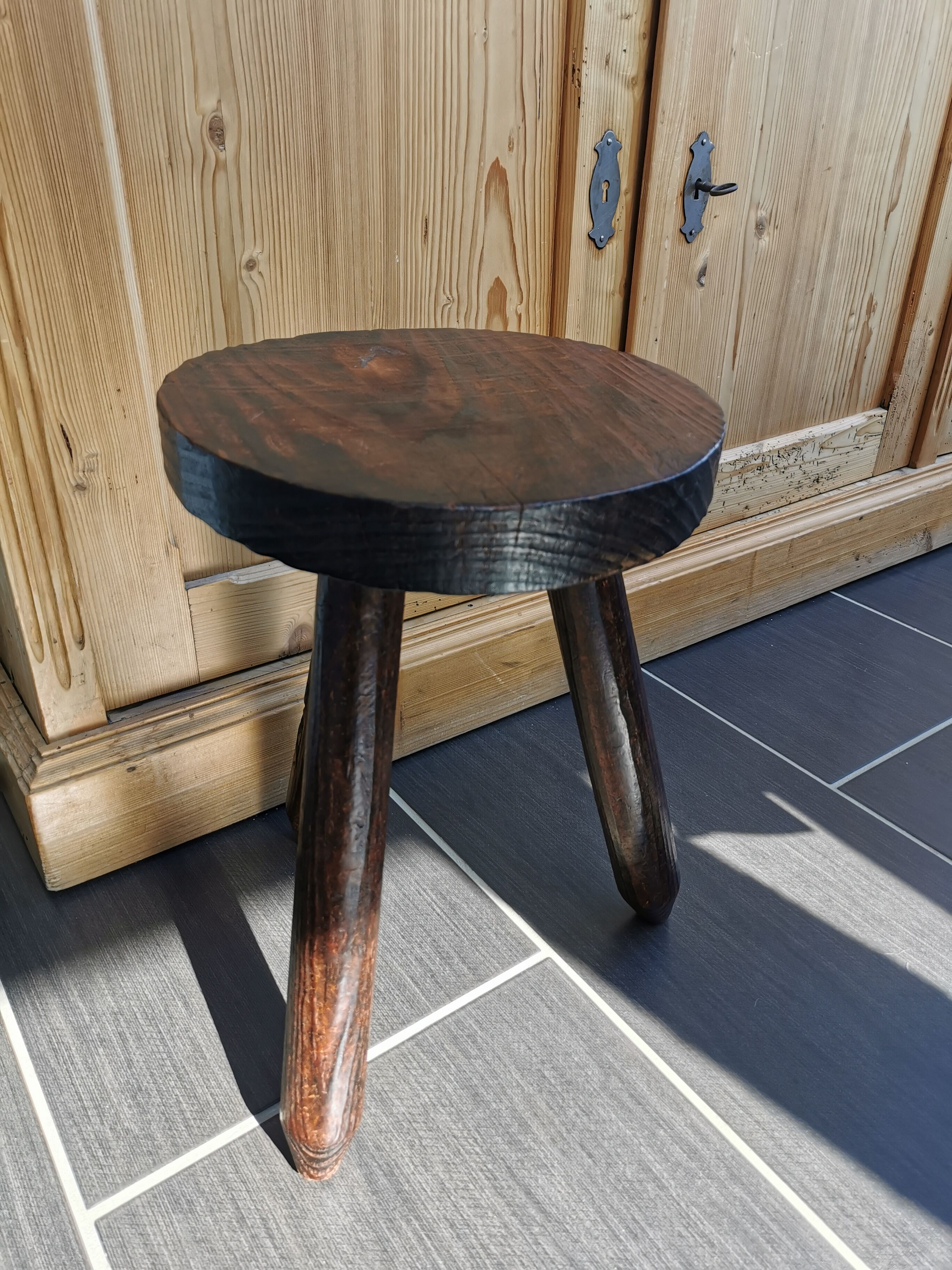 Tripod stool