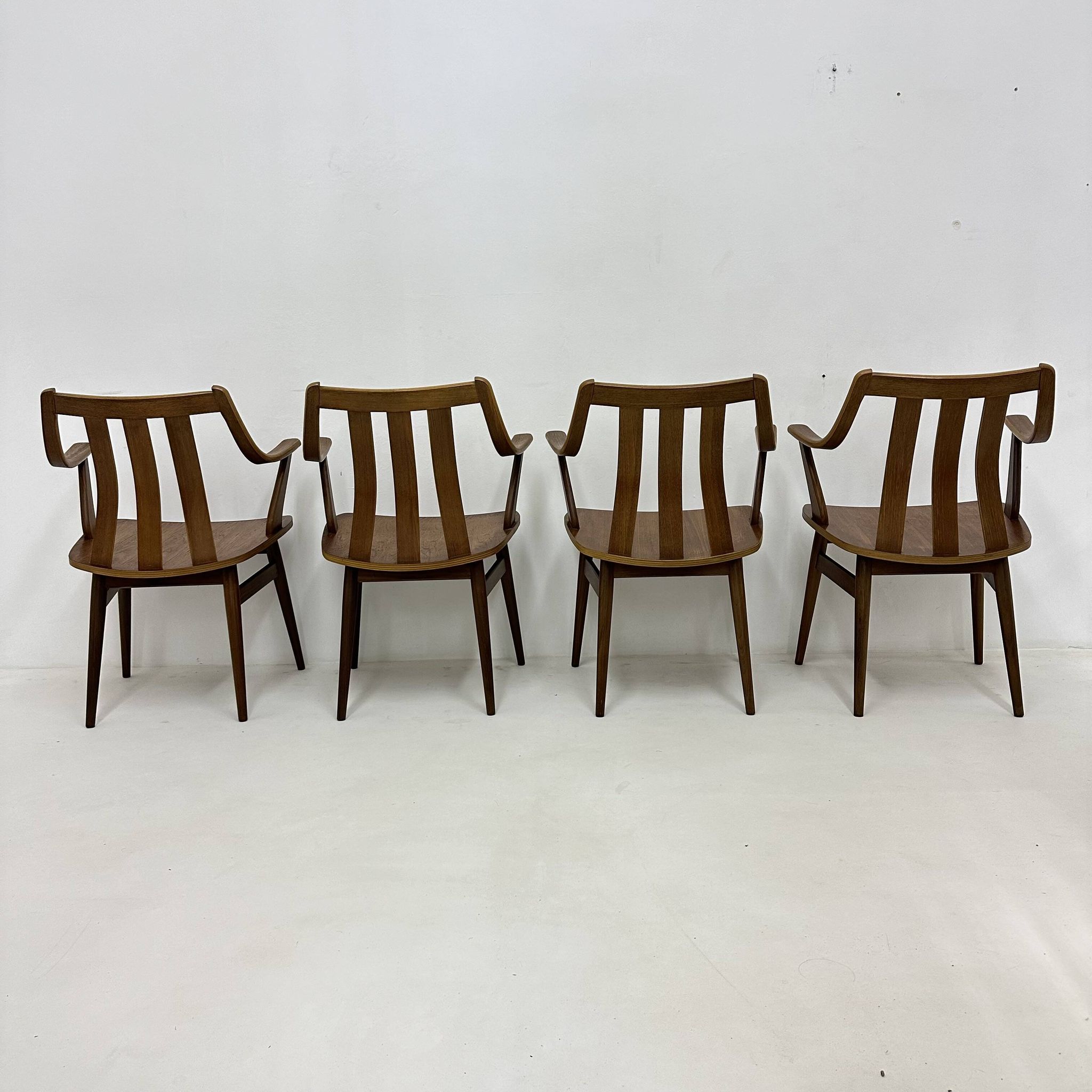 Lot de 4 chaises de salle à manger en contreplaqué, années 1960