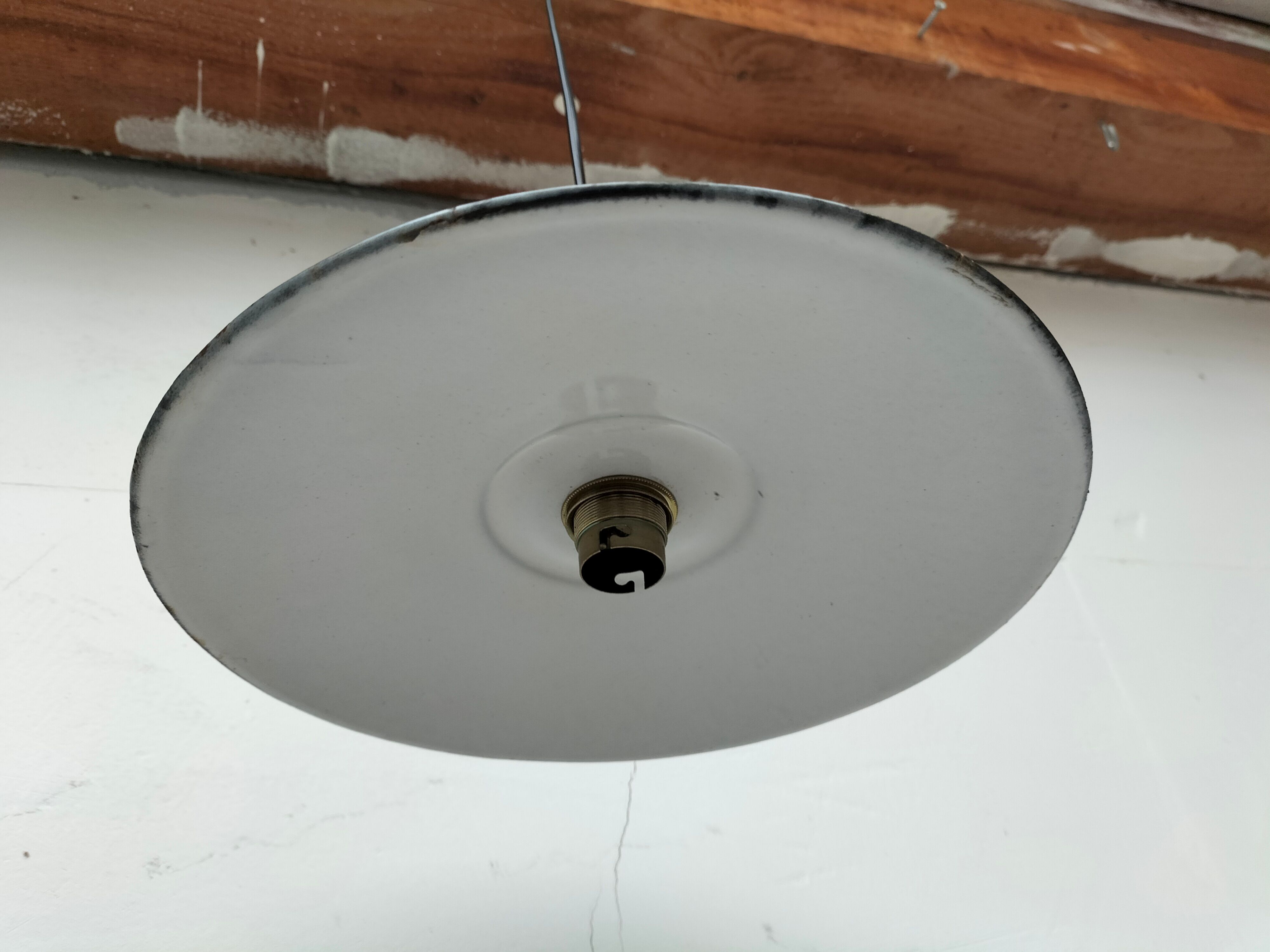 Lot de 4 lampes en tôle émaillée