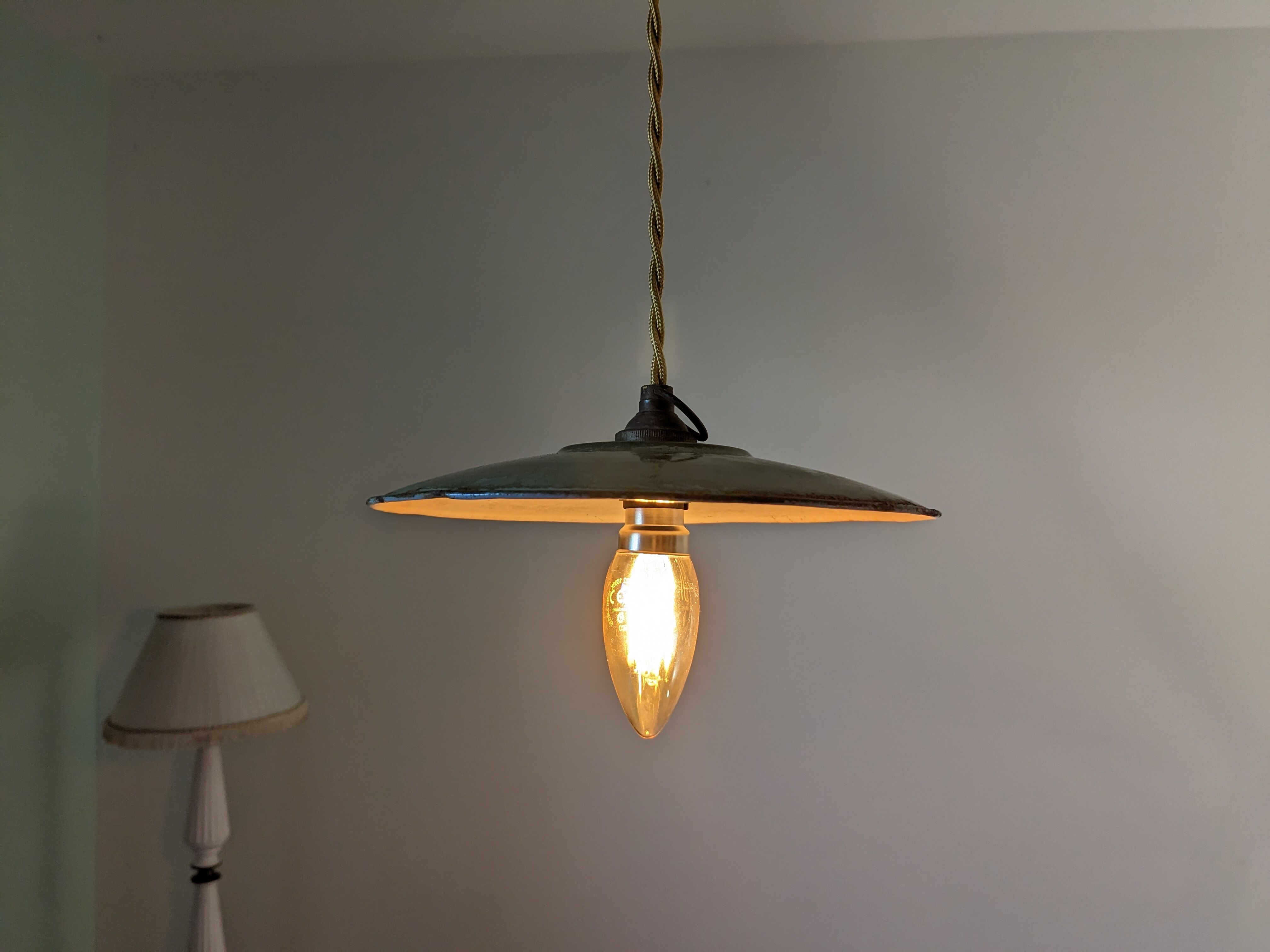 Industrial hanging lamp in green enamelled sheet metal