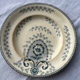 Lot de 6 assiettes  plates  anciennes variées