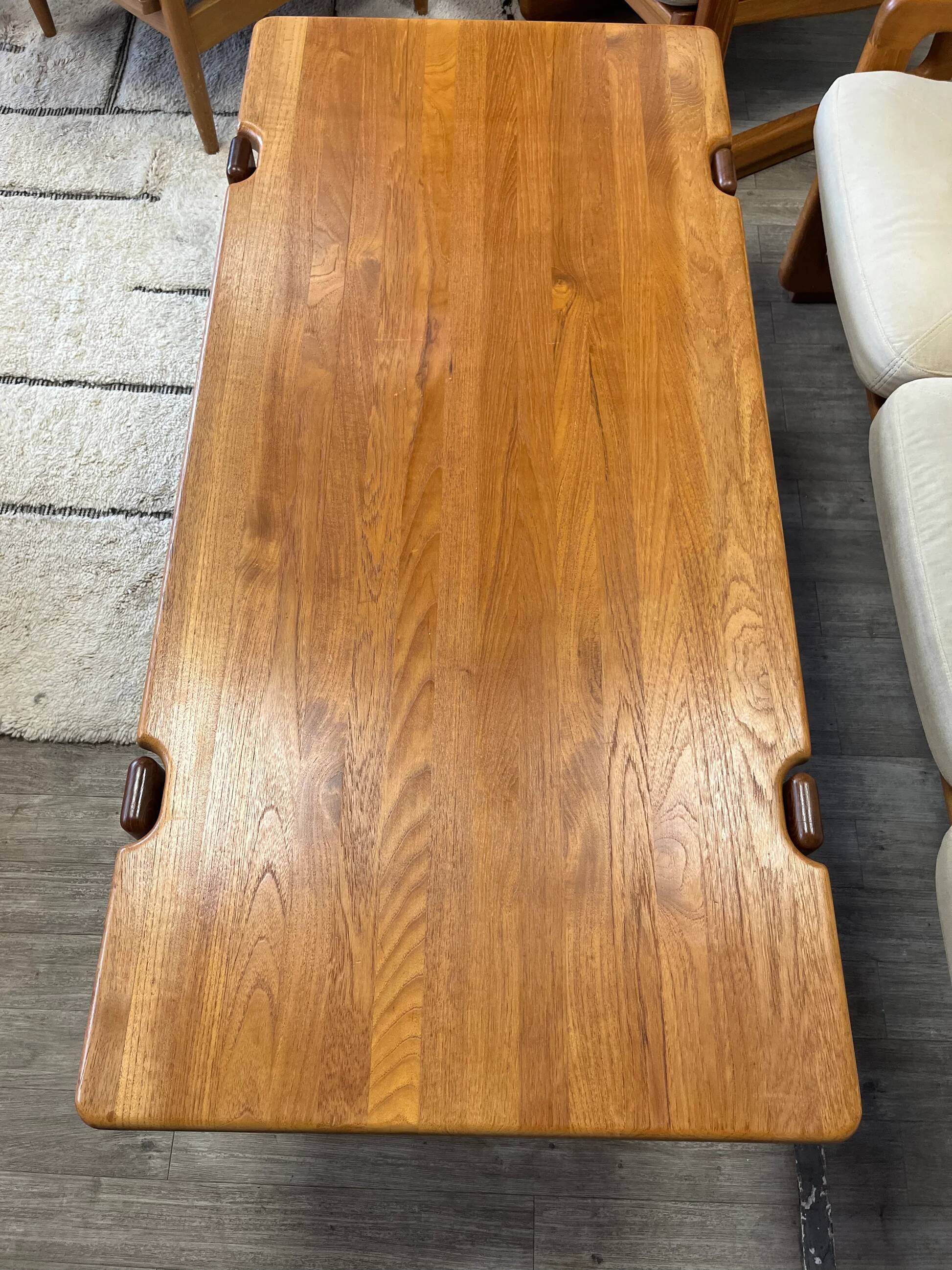 Scandinavian coffee table in solid teak from the 1970s.