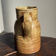 Grande carafe en grès mouchetée pas de marque au dessous H21