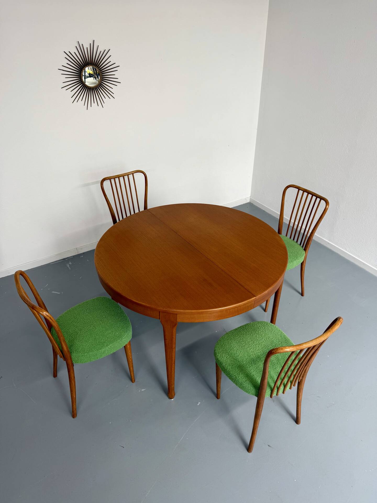 Extendable round teak table French design TV furniture Paris 1960