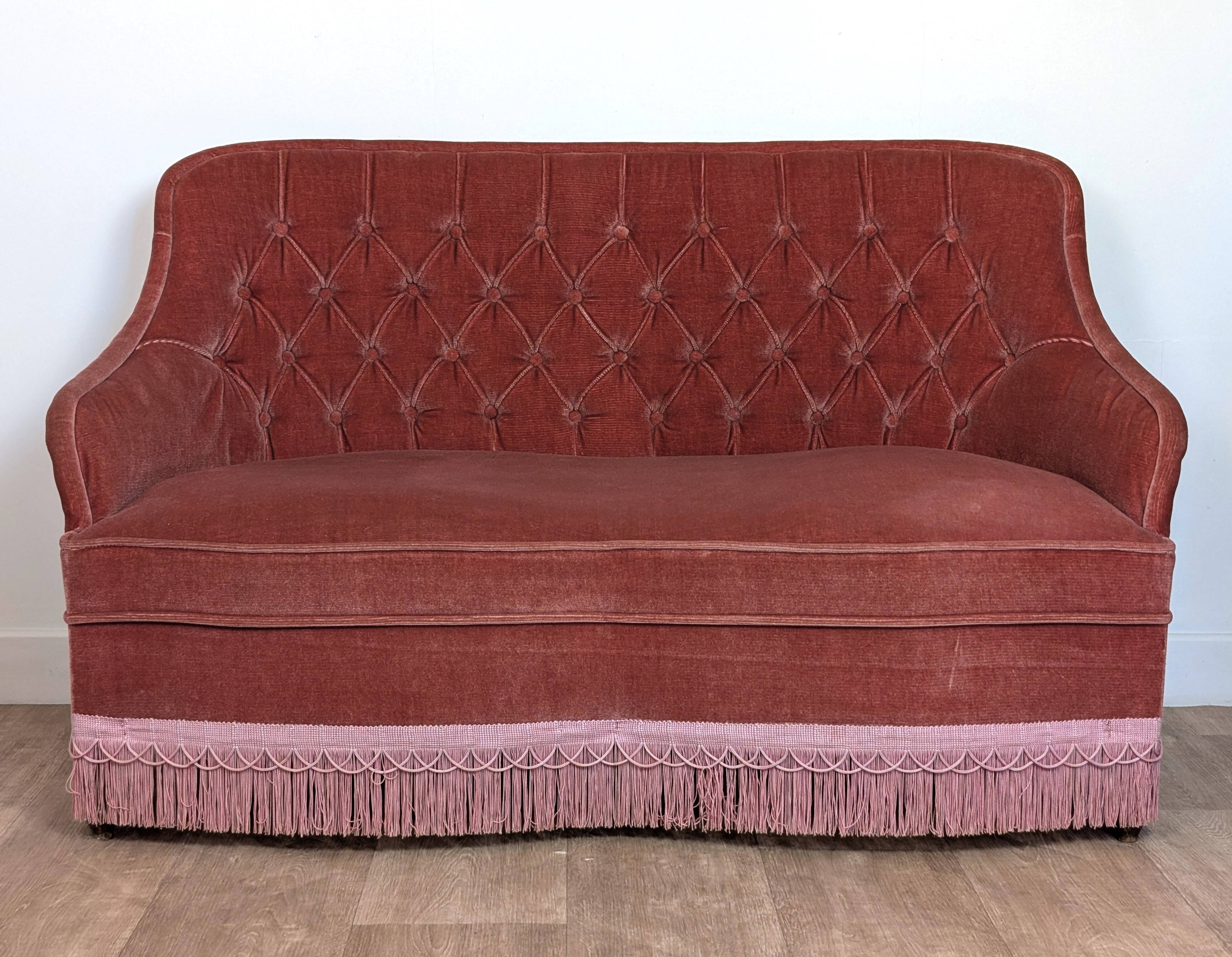 Toad sofa in old pink velvet