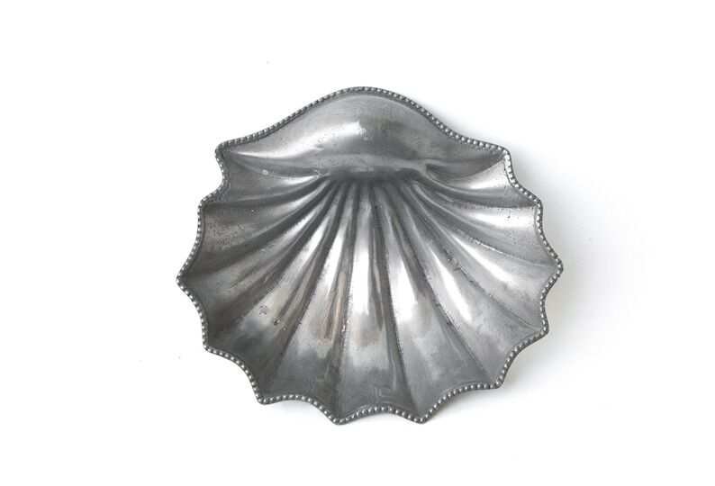 vintage shell dish, tin shell, table décor, pocket empty, tin cup, tin shell